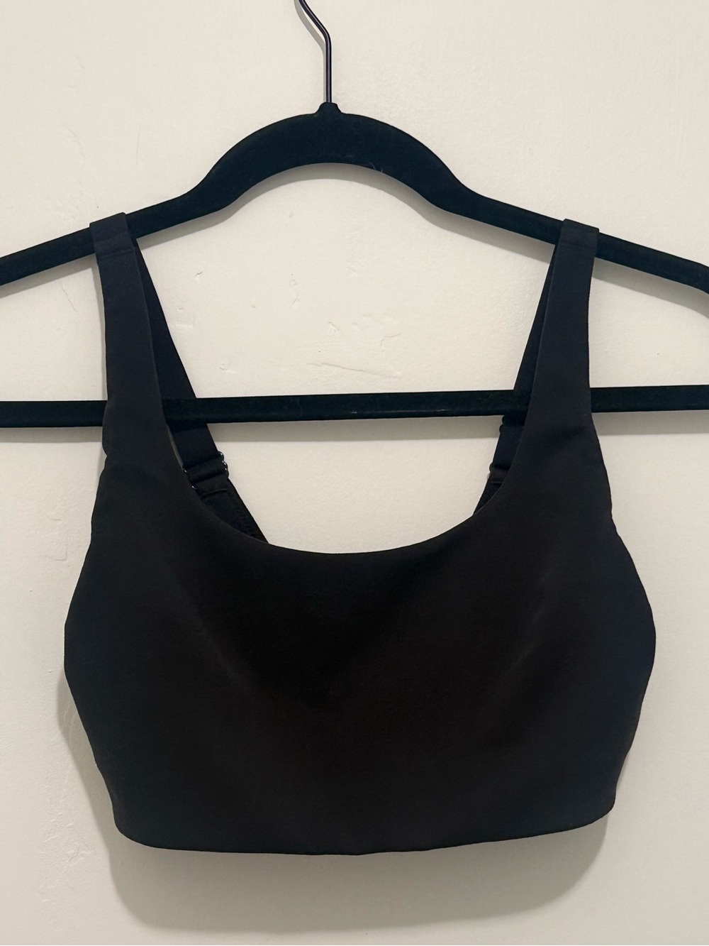lululemon Black Seamless Sports bra w/ back hooks for extra support/adjustment